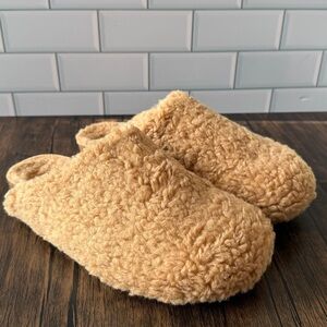 INTENTIONALLY BLANK Womens Teddy Shearling Clog Mule Slippers 7 NEW
